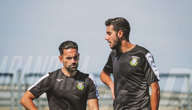 Pablo Gil (i) y el arandino Dani Calvo (d) en un entrenamiento de esta semana