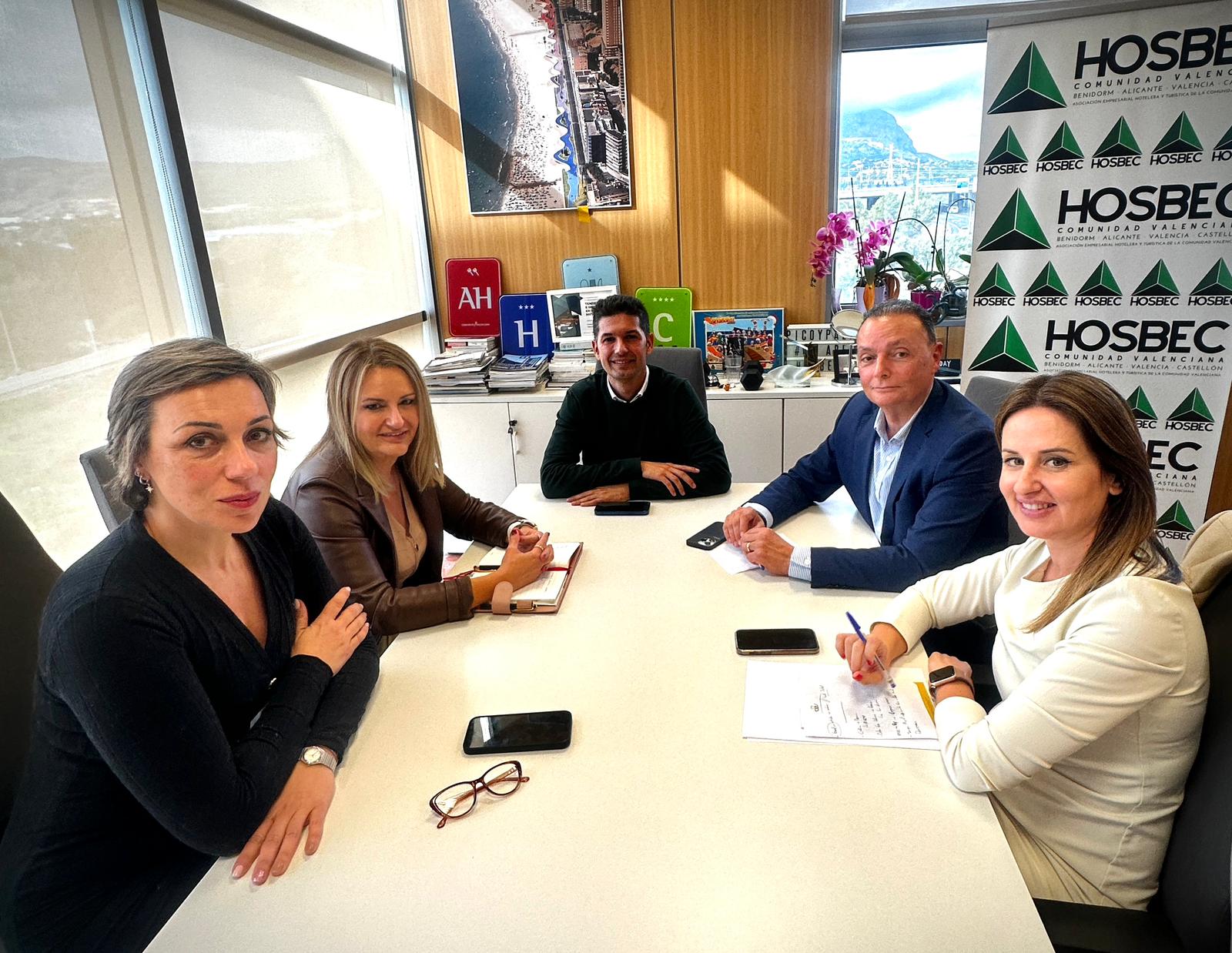 Imagen de la reunión mantenida entre la CEV y Hosbec