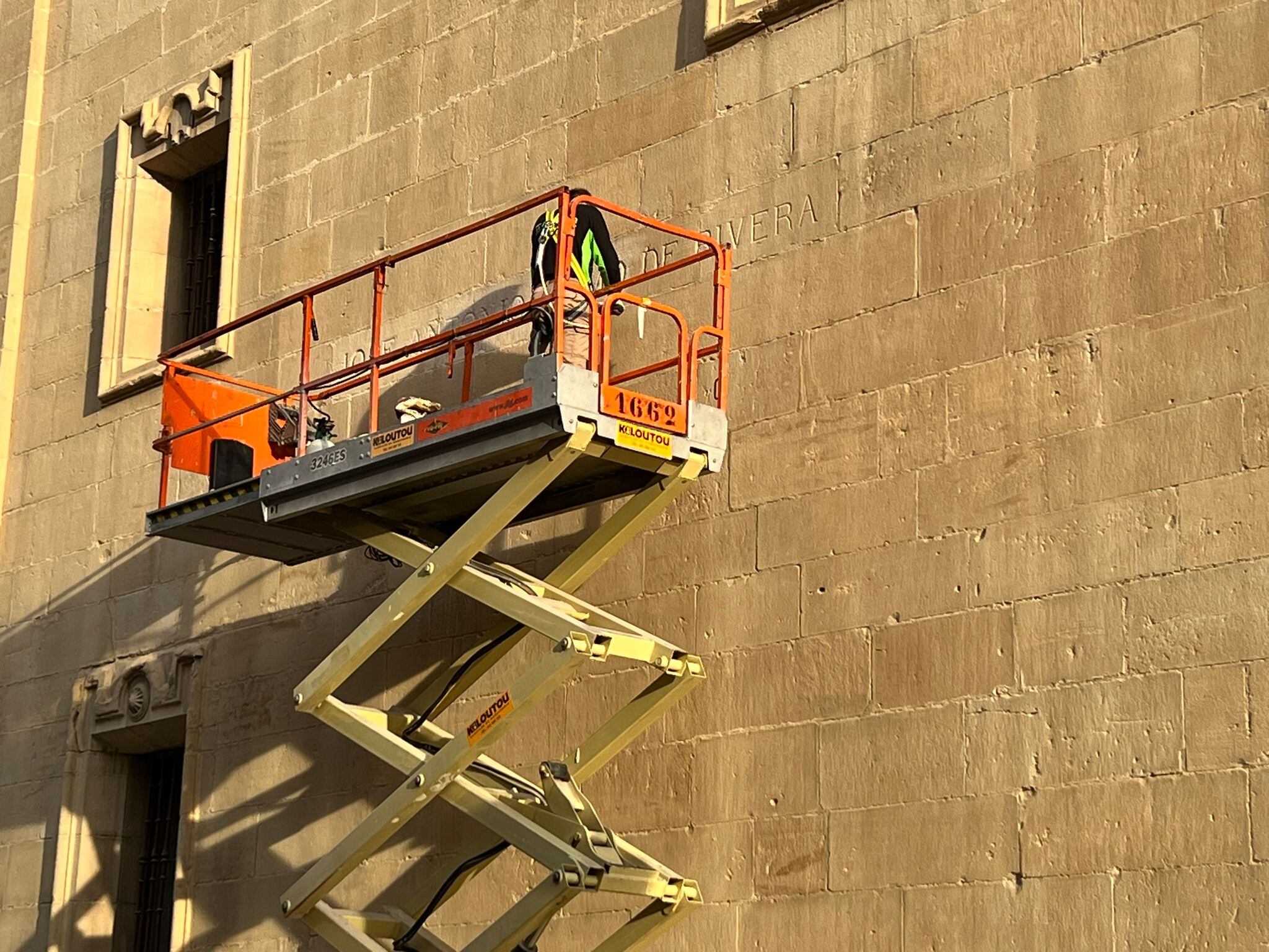 Comienzan las actuaciones para eliminar las inscripciones franquistas de La Redonda