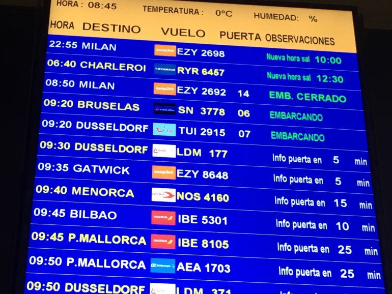 Panel del aeropuerto en la mañana de este jueves