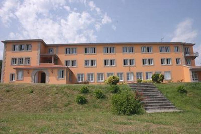 Centro de la entidad en Bastiagueiro (Oleiros).