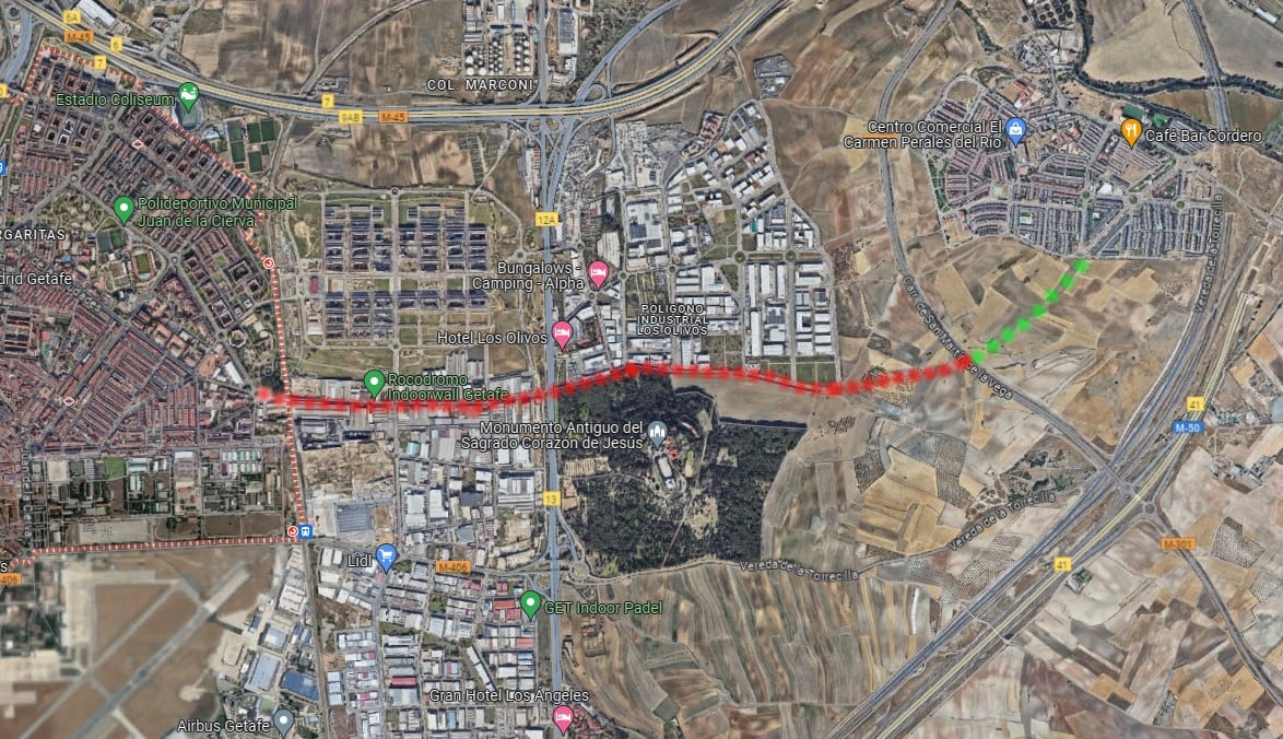 En rojo, terrenos afectados por la recalificación prevista por Getafe para crear un viario y bosque urbano; en verde, futuras modificaciones para conectar con Perales del Río