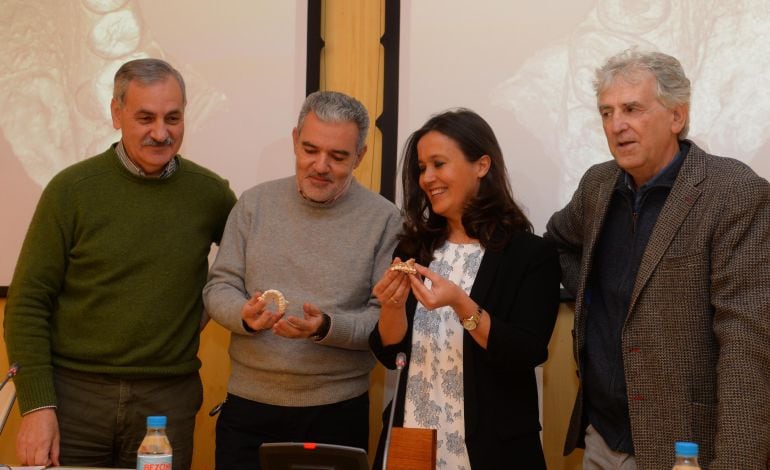 José María Bermúdez de Casro, José Miguel Carretero, María Martinón-Torres y Juan Luis Arsuaga