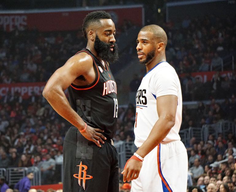 James Harden (izquierda) y Chris Paul (derecha).