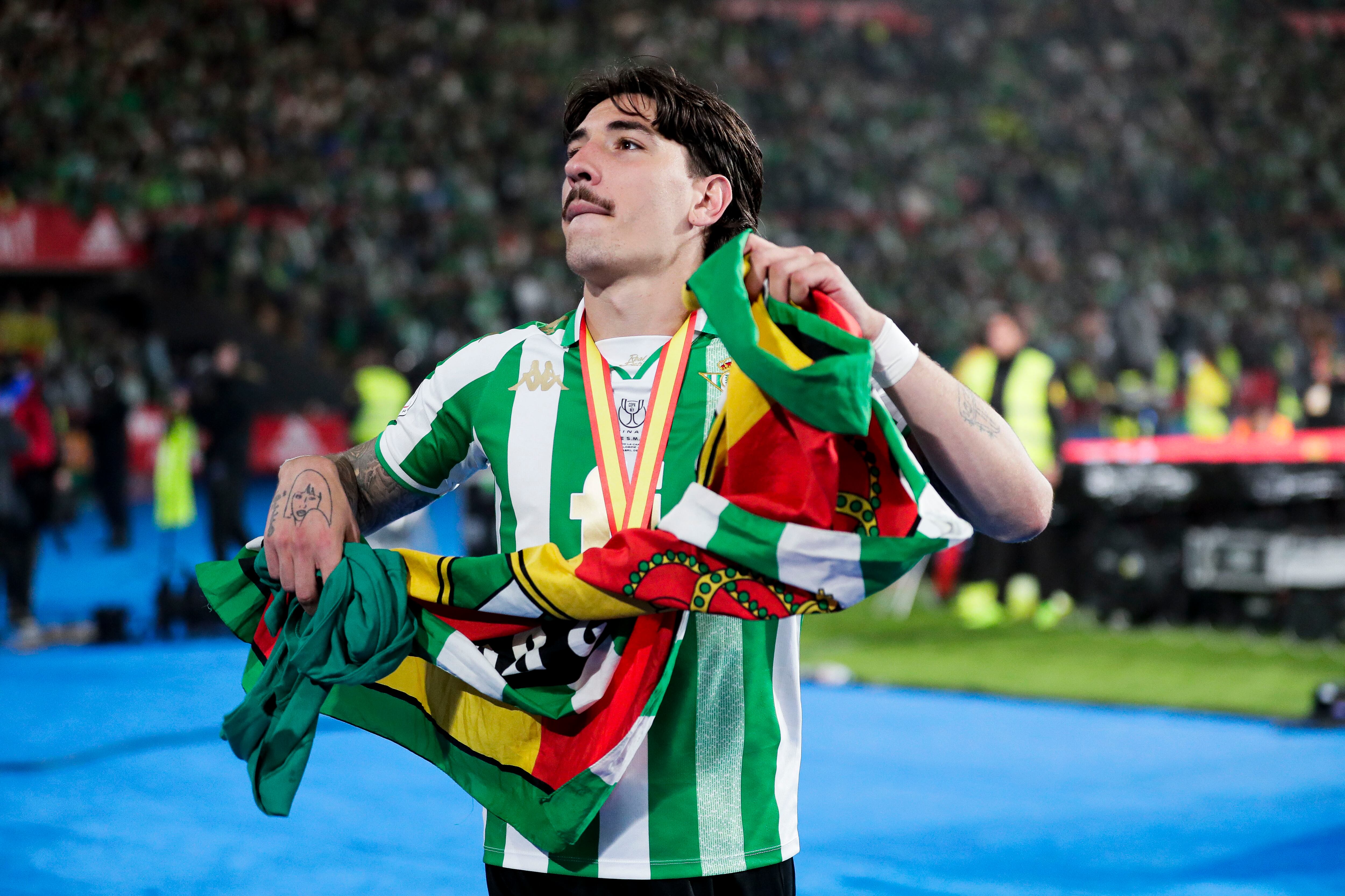 Hector Bellerin of Real Betis celebrate the victory during the Spanish Copa del Rey  match between Real Betis Sevilla v Valencia at the Estadio La Cartuja on April 23, 2022 in Sevilla Spain (Photo by David S. Bustamante/Soccrates/Getty Images)