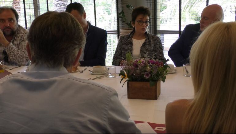 Un momento de la reunión de la secretaria autonómica de economía sostenible con los representantes del Círculo Empresarial de Elche