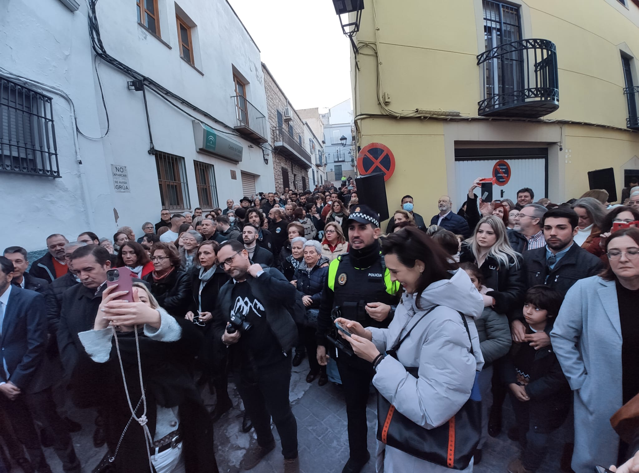 Una multitud ha arropado el acto de nombramiento de una calle a la voluntaria de Cáritas de Jaén, Inmaculada Domingo Domingo