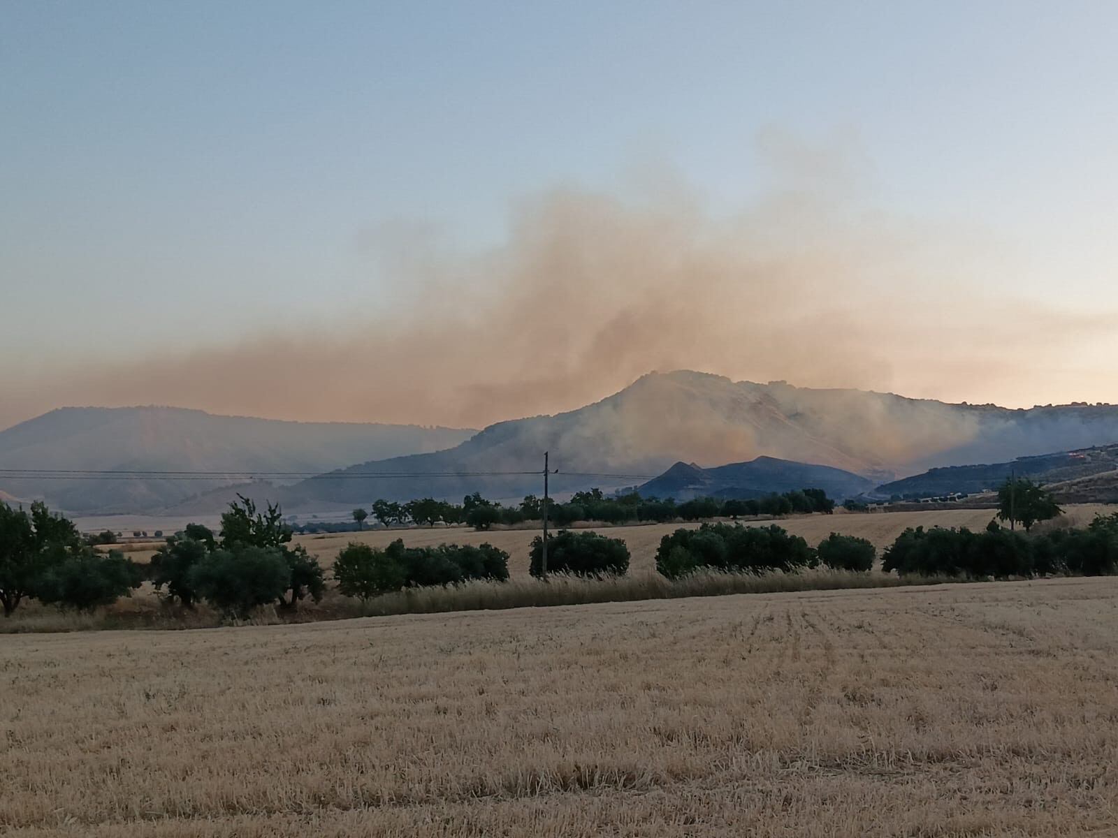 Incendio término de Iriépal y Peña Hueva / SER Gu