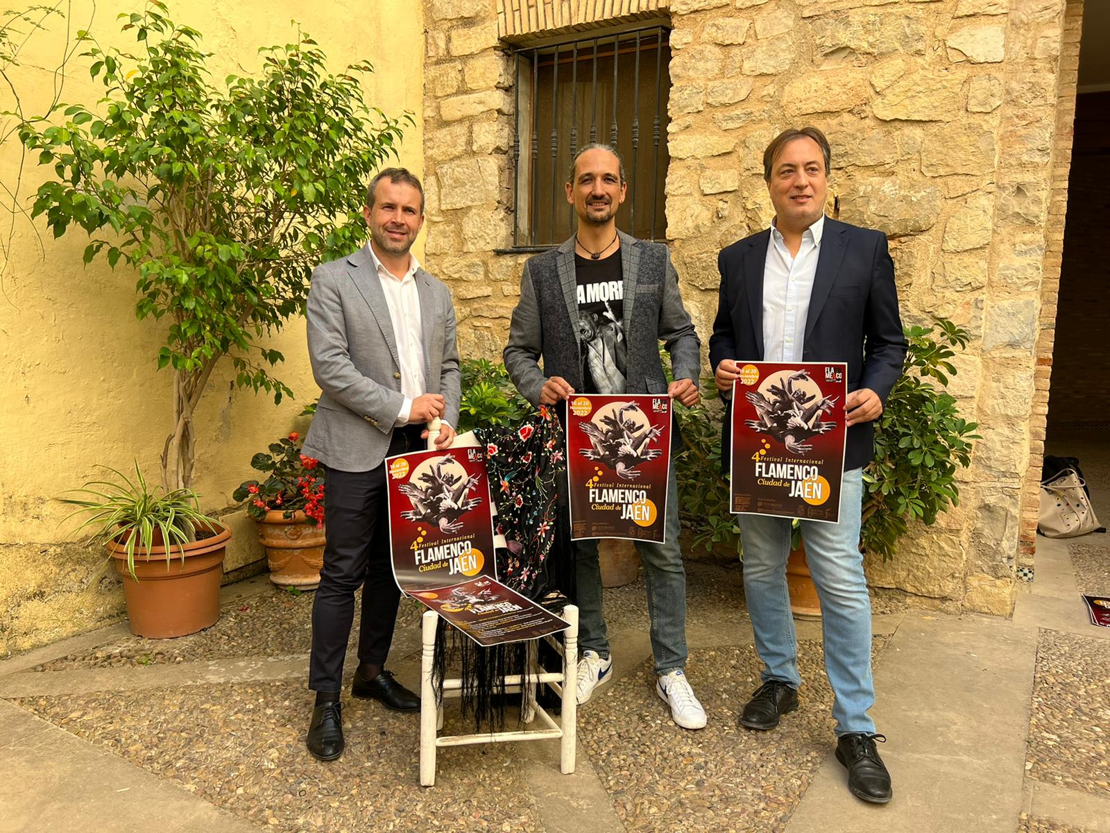 El alcalde de Jaén, Julio Millán, junto a Antonio &#039;El Tabanco&#039; y el concejal de cultura José Manuel Higueras