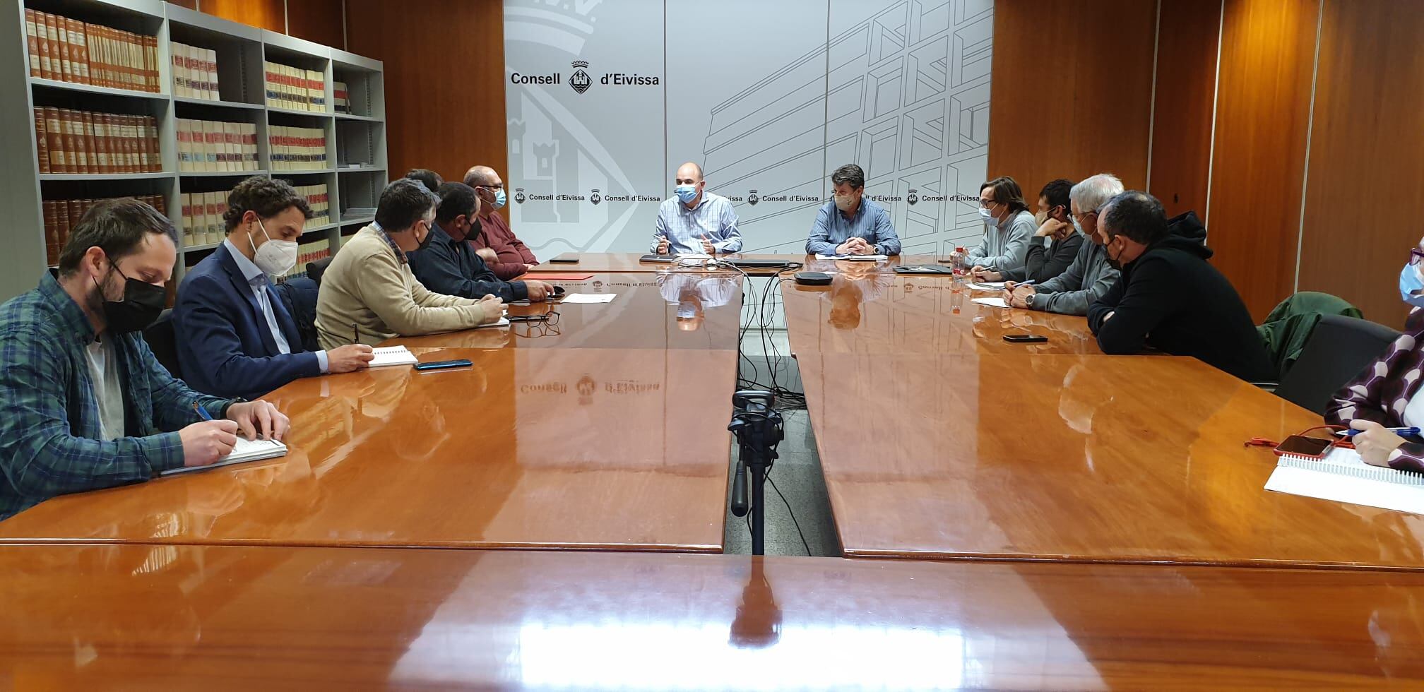 Un momento durante la reunión del Consell con los representantes del sector primario