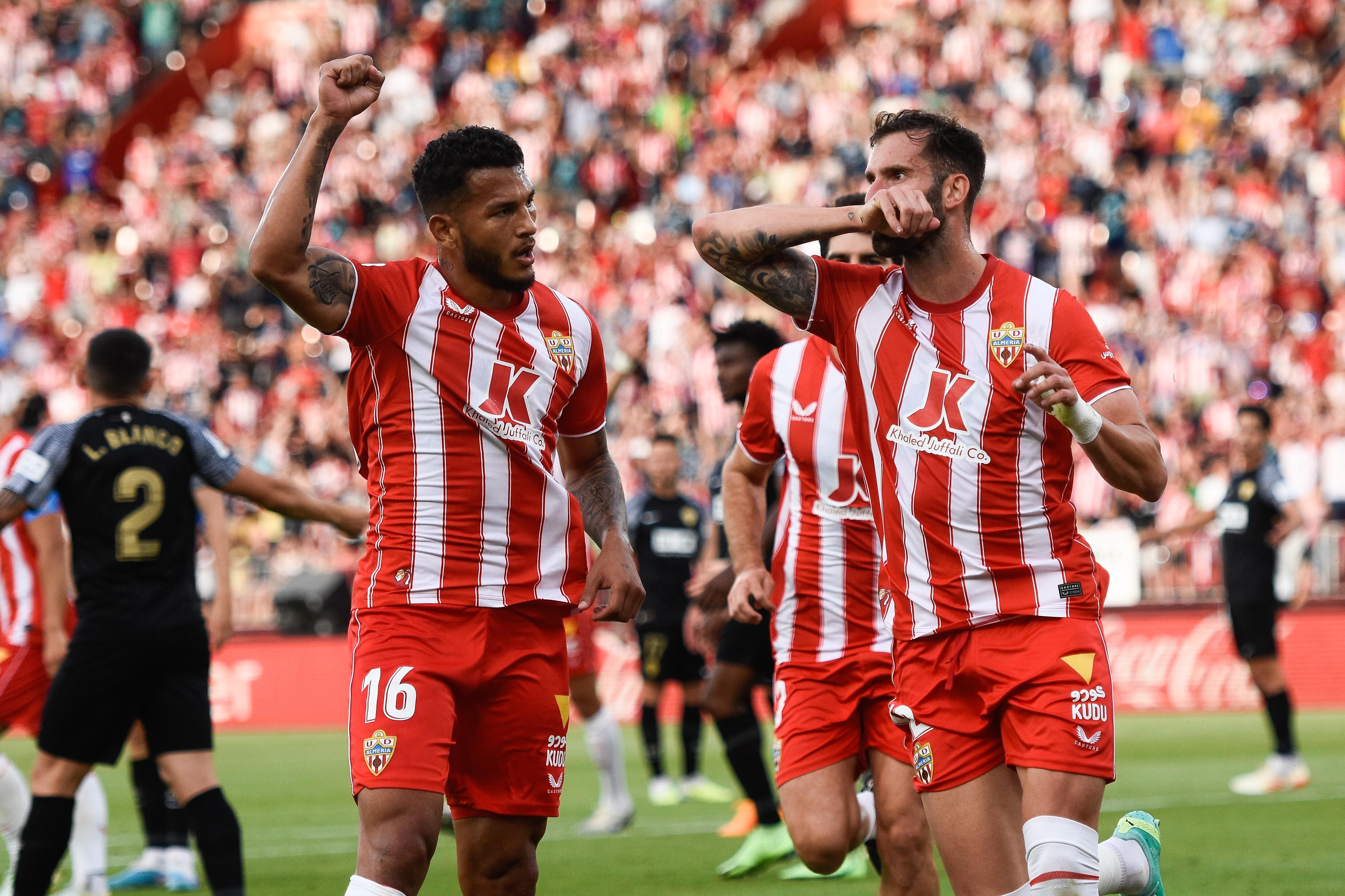 Leo Baptistao celebra su último gol en el Estadio de los Juegos Mediterráneos.