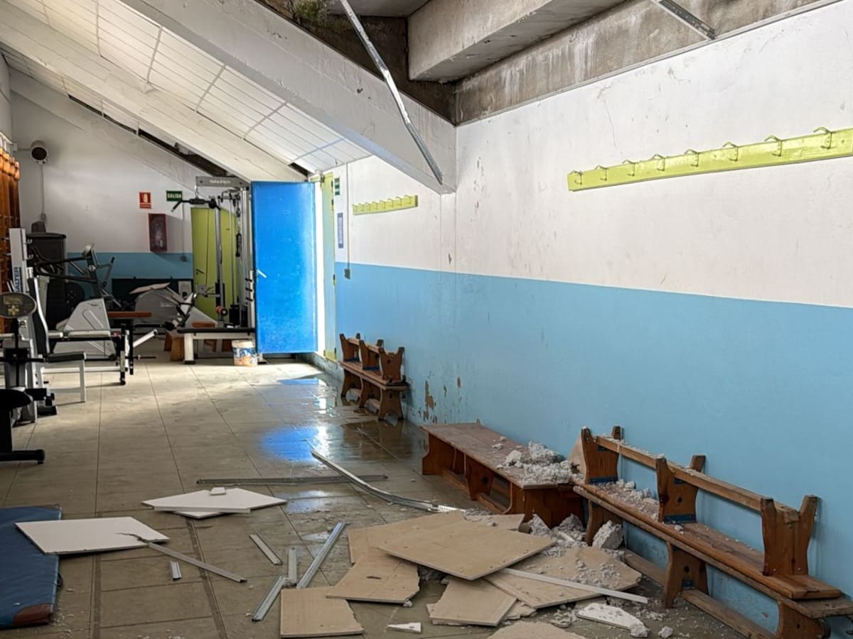 Cede parte del falso techo del gimnasio en el Juan Carlos Higuero