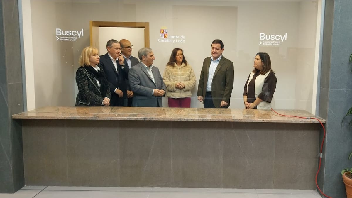 Fernández Mañueco inaugura la renovada estación de autobuses de Benavente