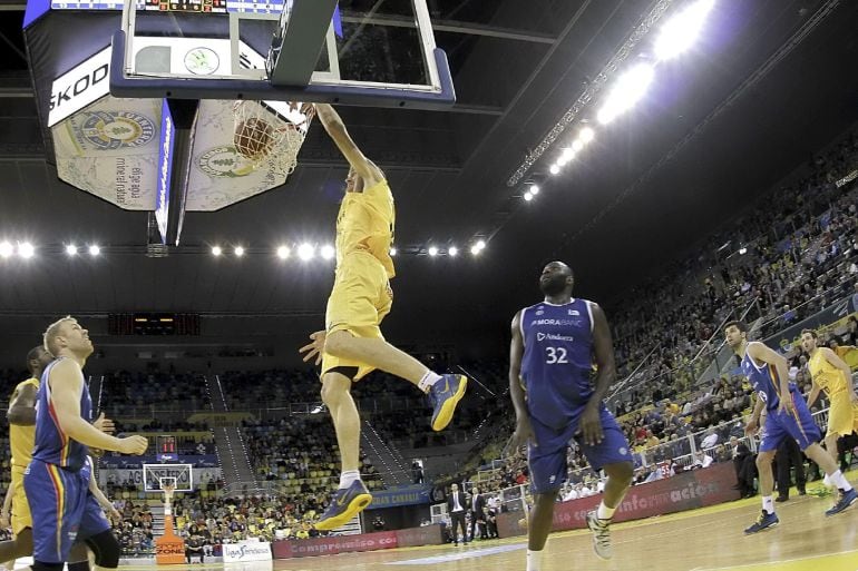 Un momento del Gran Canaria de baloncesto disputando un encuentro contra el Andorra en la liga ACB en el Gran Canaria Arena. EFE/Ángel Medina G.