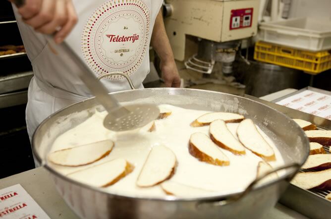 Con la llegada de la Semana Santa, llegan también las deliciosas torrijas.
