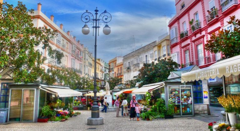 Imagen de la plaza de las Flores de Cádiz, cuyo nombre oficial es plaza Topete