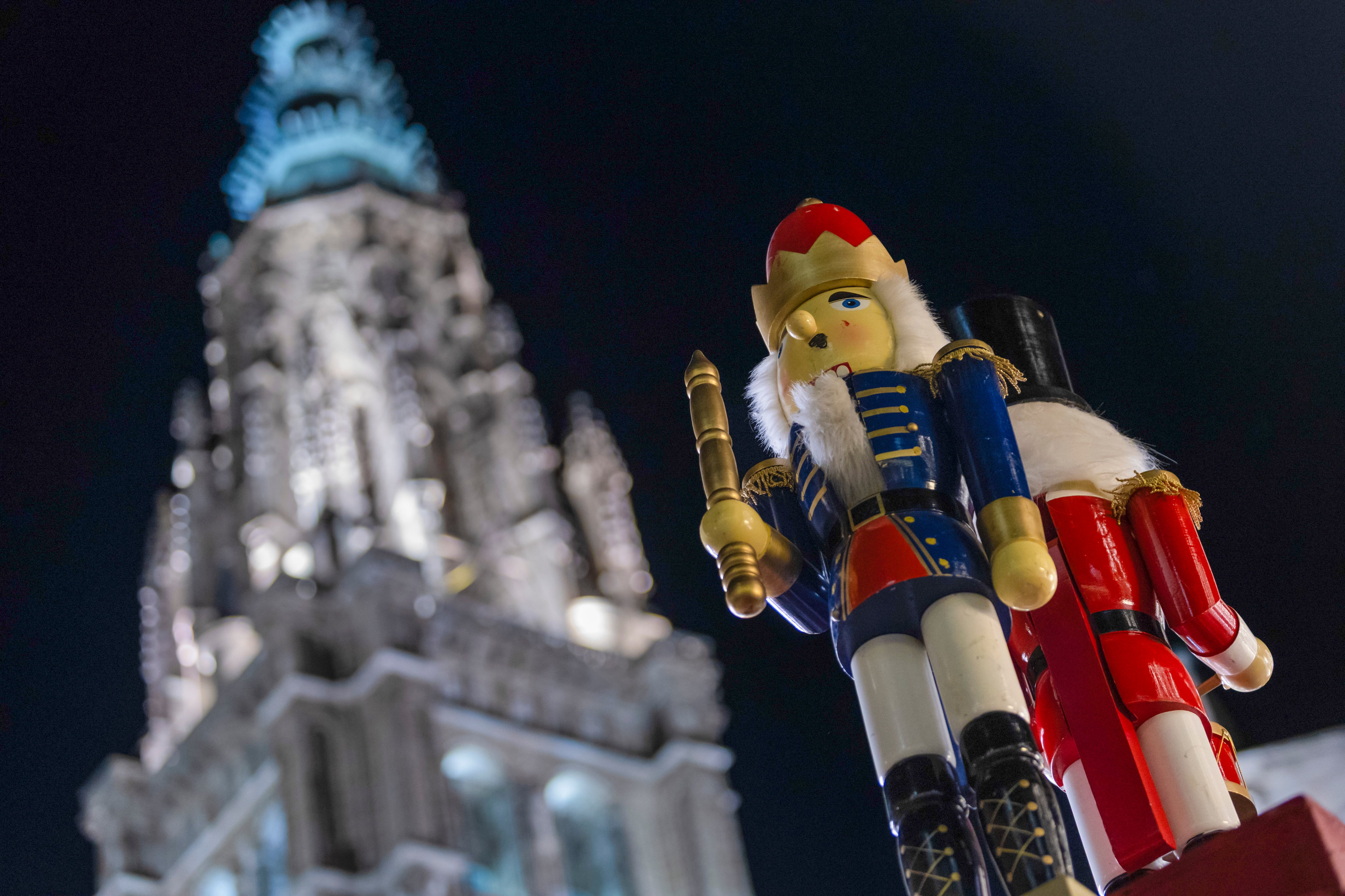 TOLEDO, 21/11/2025.- Inauguración de la iluminación navideña este viernes en la ciudad de Toledo, a la que asiste el alcalde, Carlos Velázquez. EFE/Ángeles Visdómine
