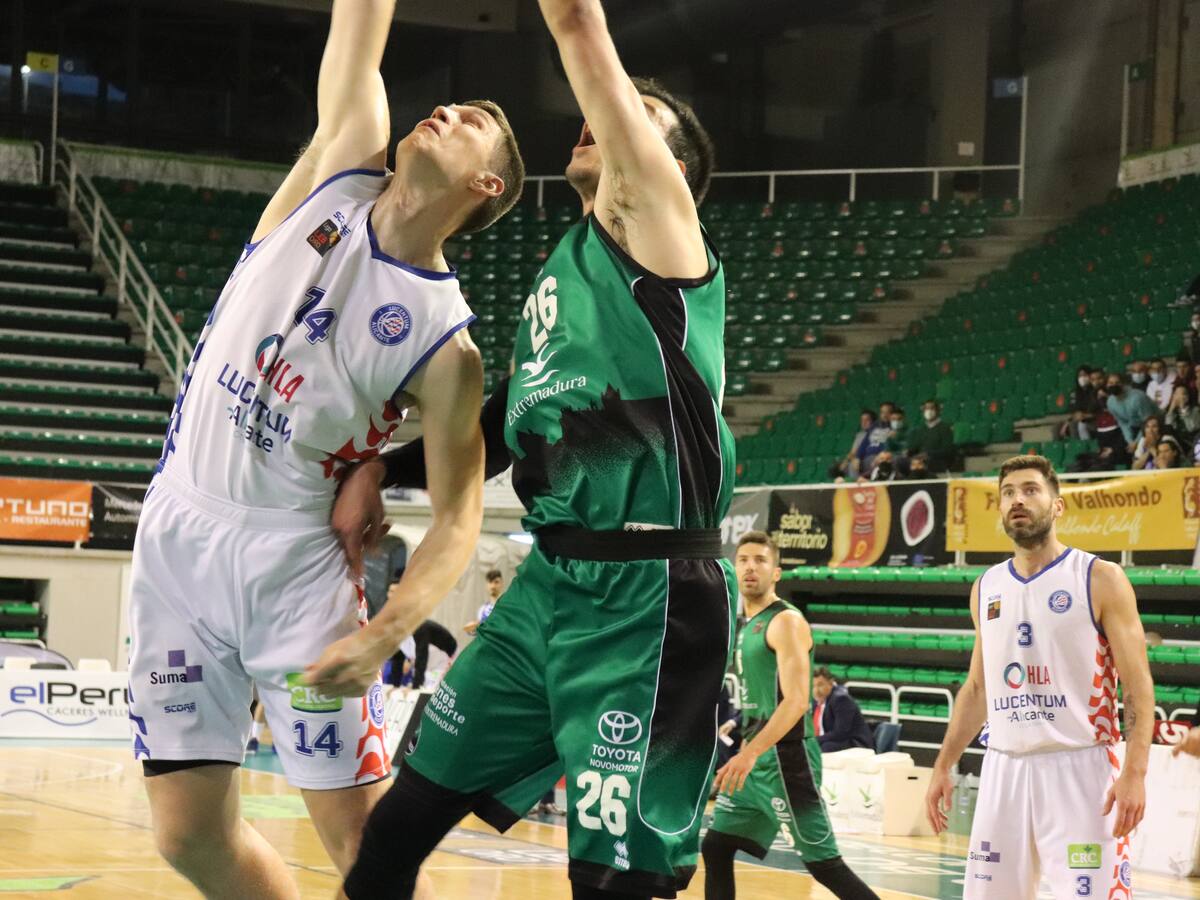 Un mal último cuarto condena al HLA Alicante en Cáceres y corta una racha de tres victorias consecutivas