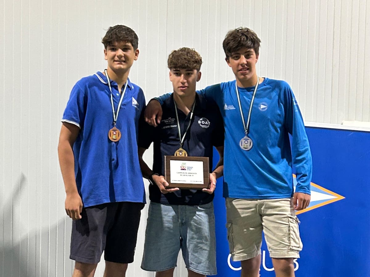 Álvaro Pastor campeón de Andalucía de IQFoil en Cádiz