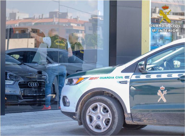 Imagen del momento de la detención de los acusados en Villena