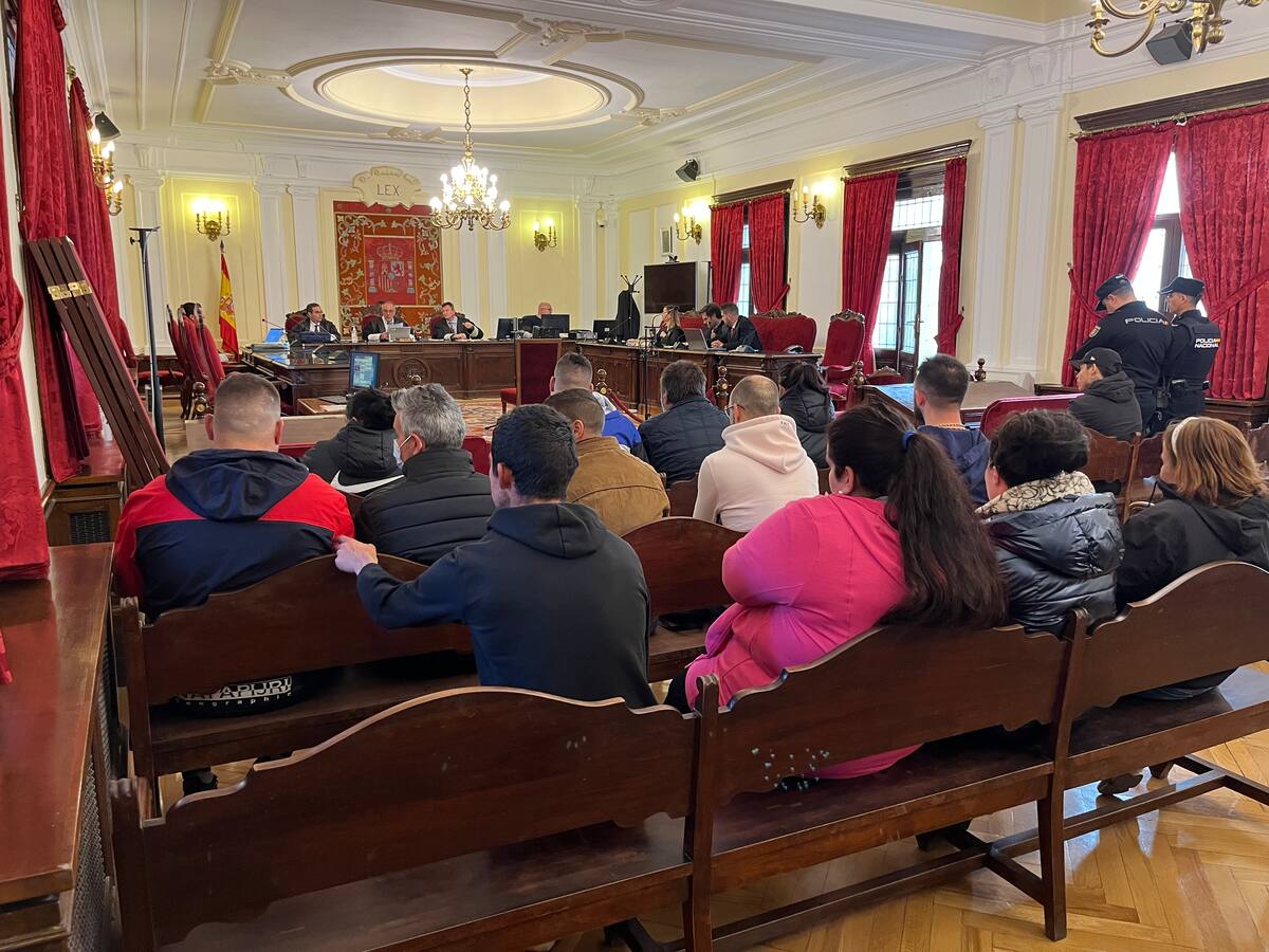 La ausencia de un abogado defensor suspende el juicio contra el clan que cultivaba droga en El Bierzo y Veguellina