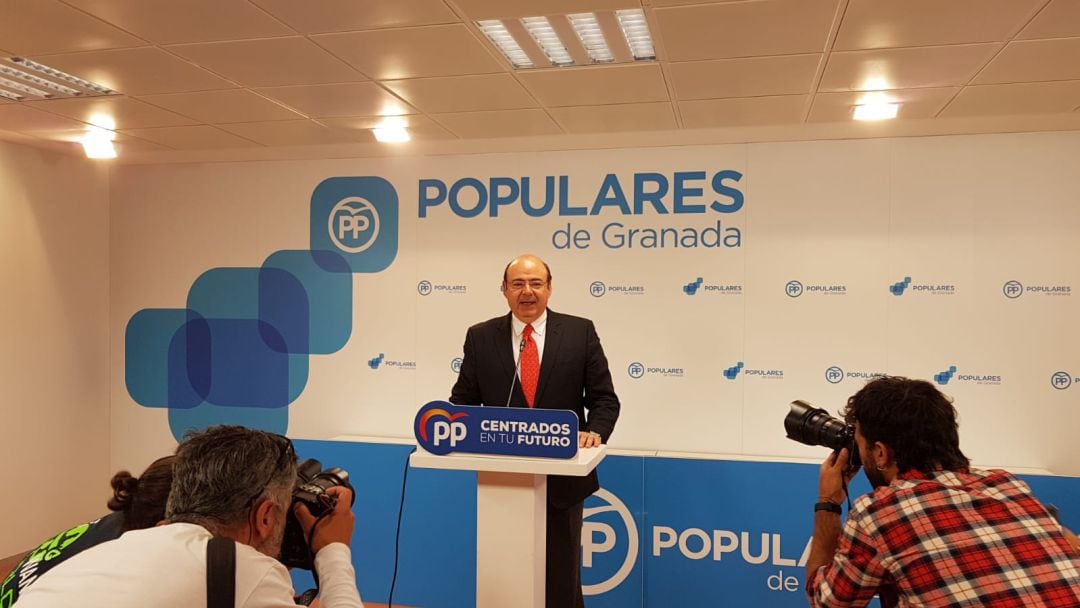 Sebastián Pérez, candidato del PP a alcaldía de Granada, celebra los resultados de las elecciones municipales