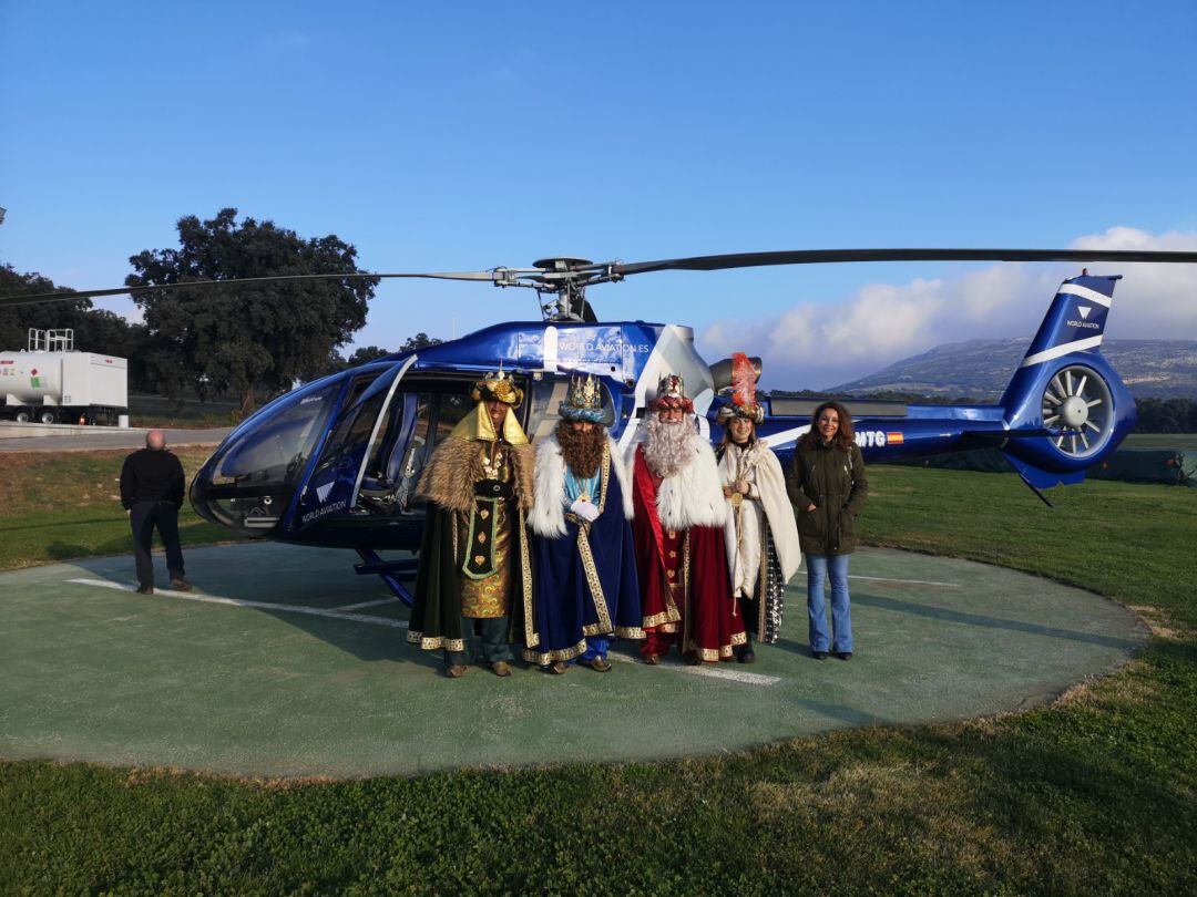 Los Reyes Magos y la Cartera Real llegaron el sábado a Ronda en helicóptero