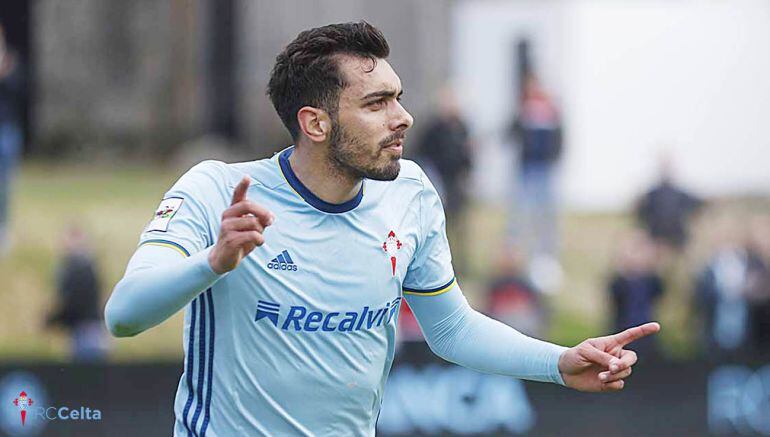 Borja Iglesias celebra un gol con el Celta B