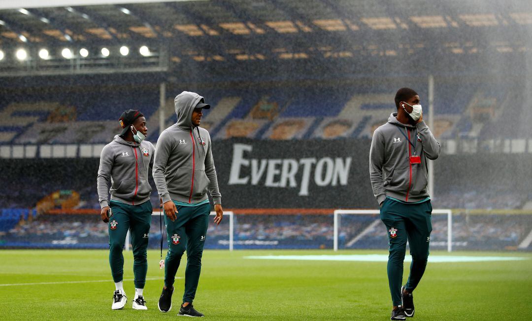 Reino Unido anuncia que habrá excepciones para no hacer la cuarentena para eventos deportivos y producciones de cine y televisión.