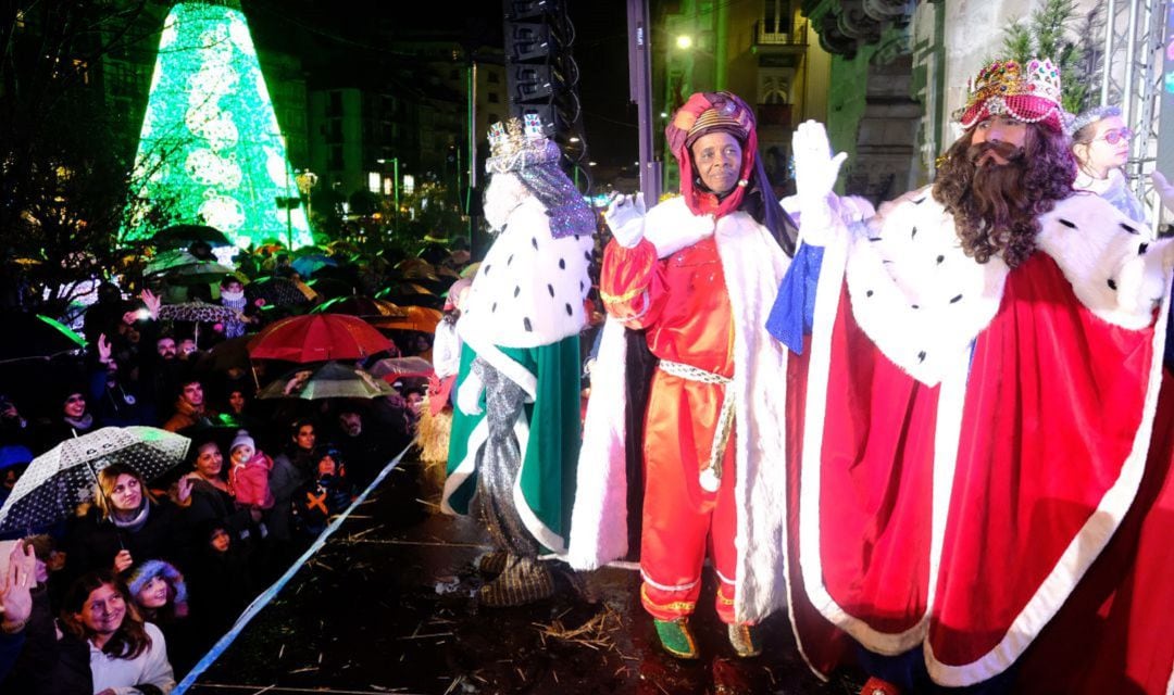 Los Reyes Magos a su llegada a Santander el año pasado.