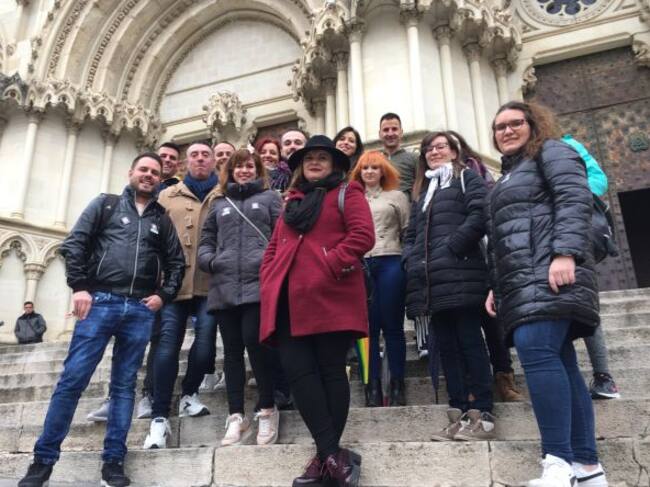 Primeros 'instagramers' en darse cita esta mañana en Cuenca, a las puertas de la catedral.