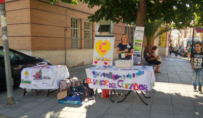 Stand de AFA Sierra Mágina en el día del Alzhéimer