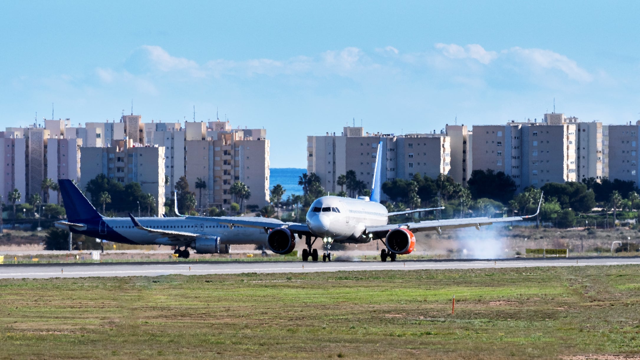 Aterrizaje de un Airbus A320 en el Aeropuerto Alicante-Elche Miguel Hernández