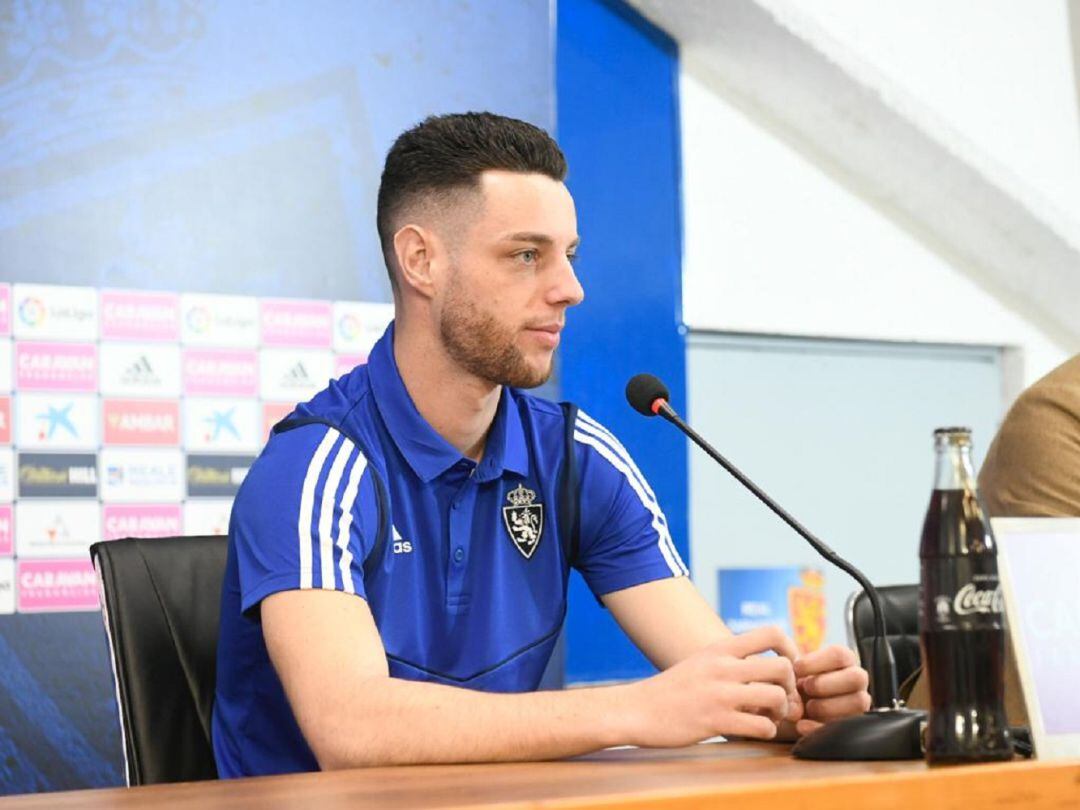 Burgui durante su presentación oficial como jugador del Real Zaragoza