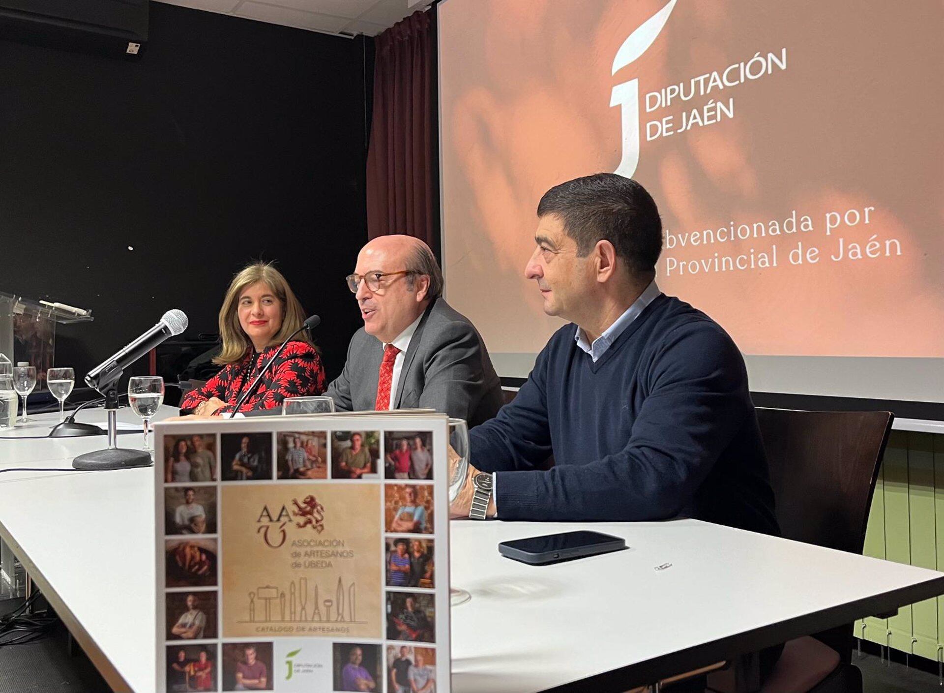 Encuentro de la Asociación de Artesanos de Úbeda en el marco de Fitur