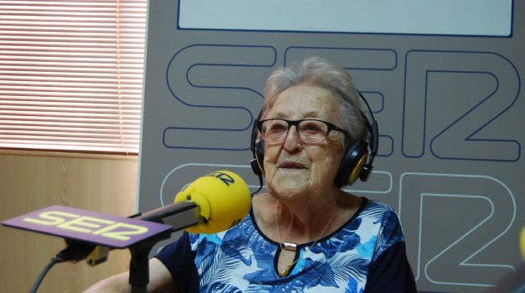 Fotografía de Charo Llorente Zapico en el estudio de SER Madrid Oeste