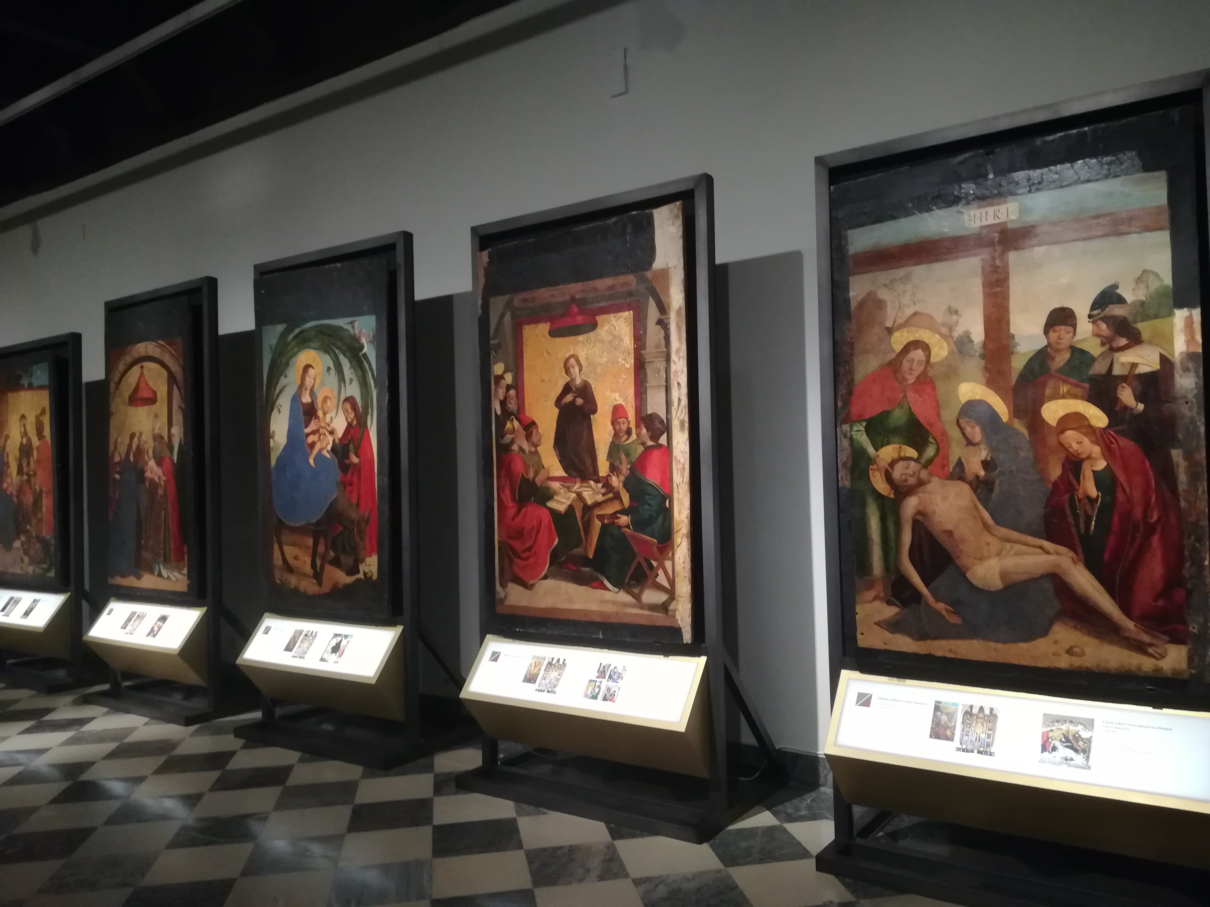 Imagen de la primera exposición dedicada monográficamente a Juan de Borgoña con motivo de la recuperación de 8 tablas procedentes de Alcaraz, Albacete, que se consideraban perdidas