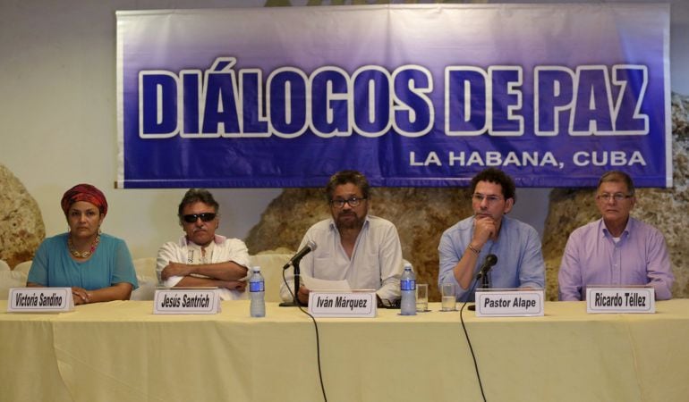 El principal negociador de las Fuerzas Armadas Revolucionarias de Colombia (FARC), Iván Márquez, leyendo un documento en La Habana.