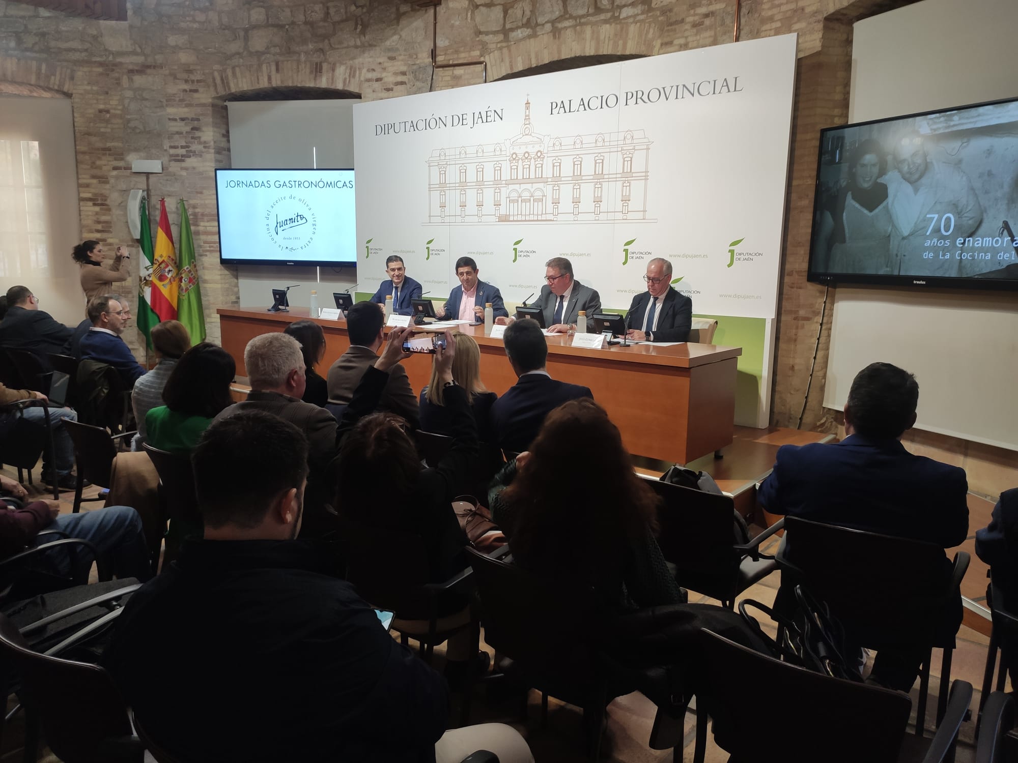 Presentación de las Jornadas Gastronómicas del Restaurante Juanito de Baeza en la Diputación Provincial de Jaén