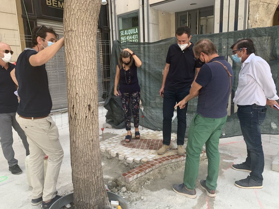 Comprueban el pavimento