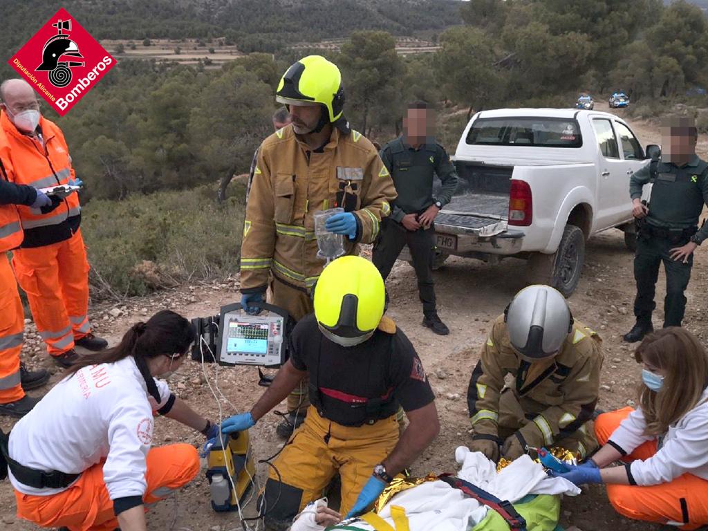 Momento de la intervención de los bomberos