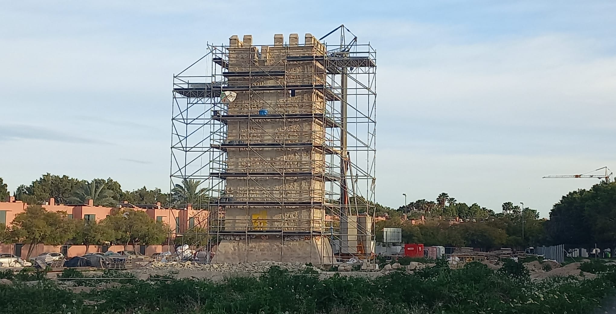 Continúan los trabajos de reconstrucción de Torre Placia (Alicante), ya muy avanzados, en la nueva ubicación