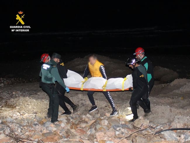 Un hombre muere tras caer de un acantilado en Pilar de la Horadada