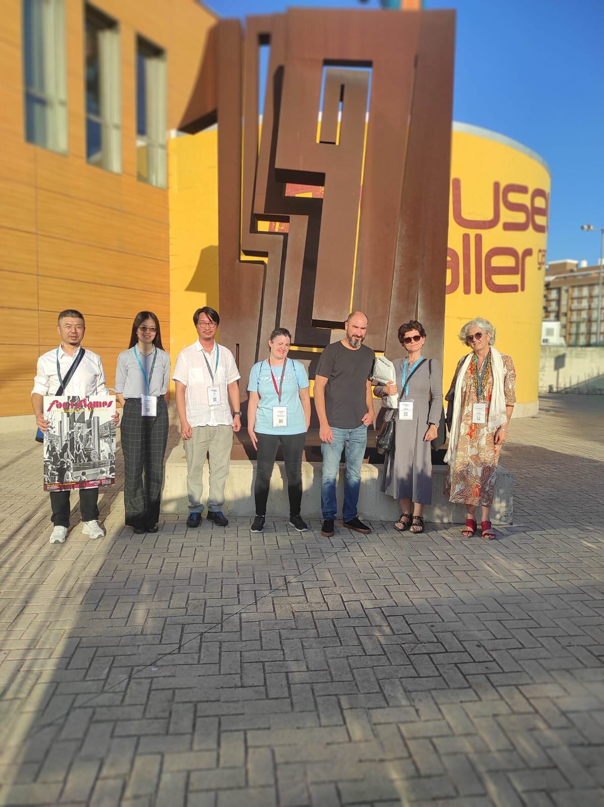 Representantes internacionales de diferentes museos, en el Museu Faller de Gandia.