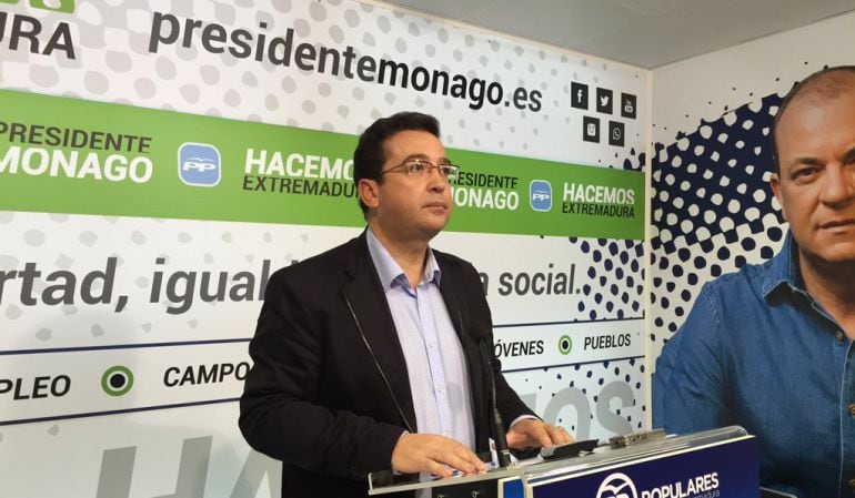 Fernando Manzano, en rueda de prensa tras le comité de campaña