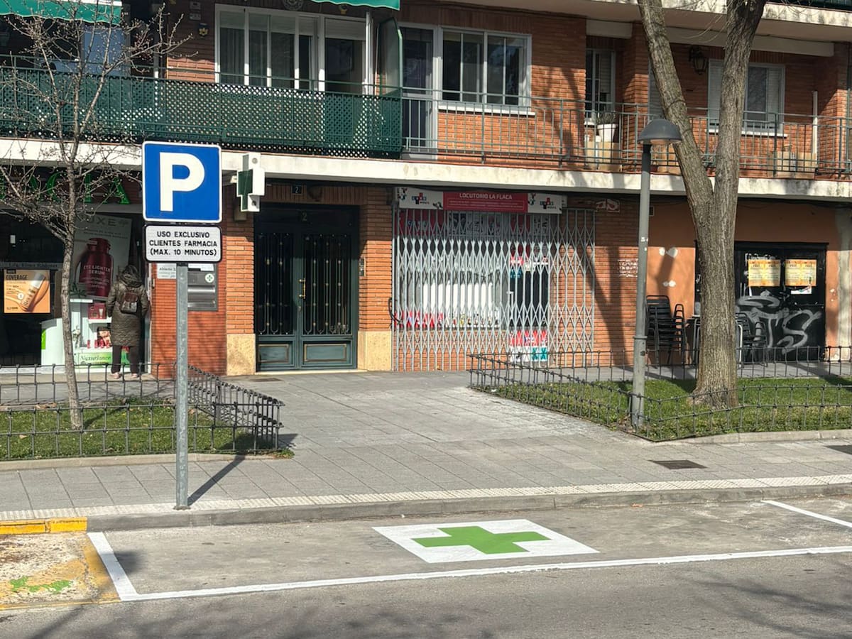 Ya funciona el aparcamiento reservado en las farmacias de Azuqueca de Henares