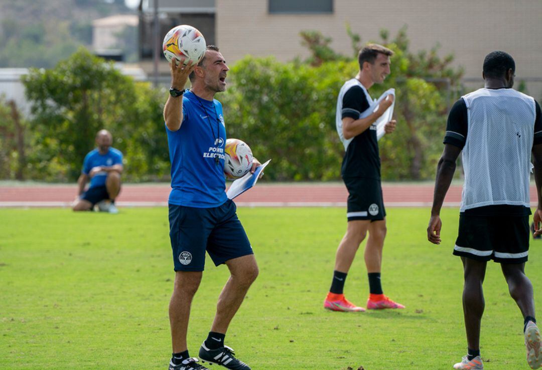 Entrenamiento de la UD en Can Misses 3