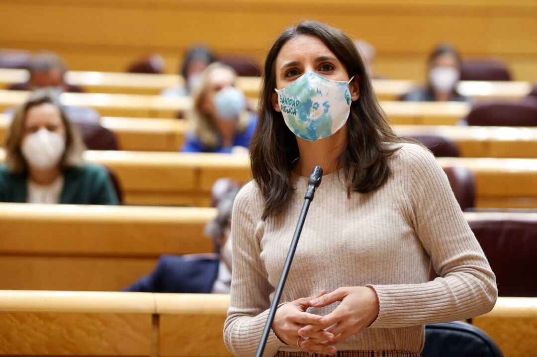 La ministra de Igualdad, Irene Montero, durante su intervención en la sesión de control al Gobierno, esta tarde en el Senado. 