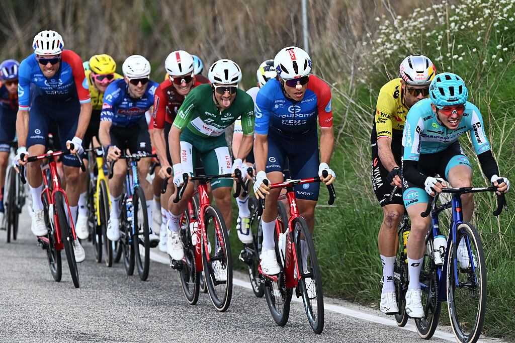 Diego Pablo Sevilla con su maillot verde de la montaña