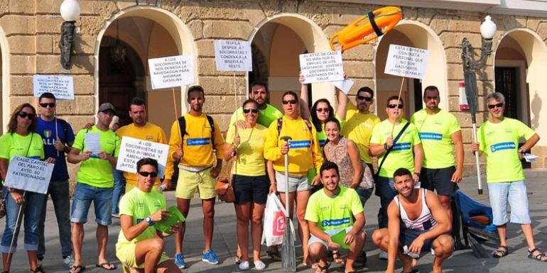 Una de las últimas protestas de los socorristas de playa de Cádiz